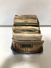 100 45RPM SINGLES, 1960S AND 70S