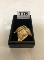 A VINTAGE LEAF BROOCH