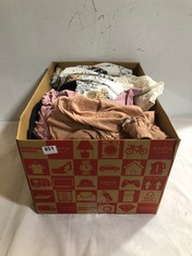 BOX OF ASSORTED CLOTHING TO INCLUDE 3APPLE WOMEN'S SHORTS IN LIGHT BROWN SIZE M