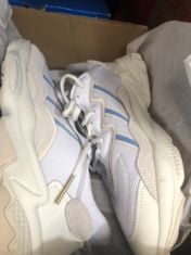 1 X PAIR ADIDAS OZWEEGO SIZE 9 1/2.