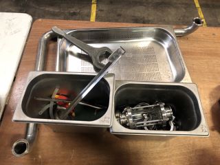 2 X STAINLESS STEEL PREP CONTAINERS  AND STAINLESS TRAY WITH HOLES TO INCLUDE PIPE CLAMPS AND PIPE SIGHT GLASS