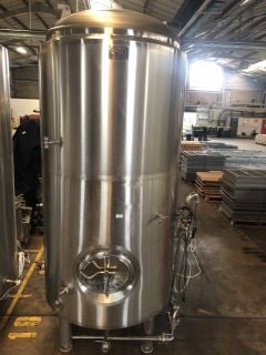STAINLESS STEEL INSULATED COLD LIQUOR TANK, 3000L, COOLING JACKET, TEMP SENSOR, SIGHT GLASS, RE-CIRC PIPEWORK, CIP, BEER TANK (APPROX DIMENSIONS:350CM H X 190CM DIA)