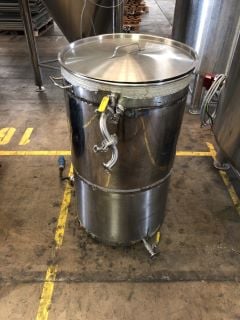 250L BOIL KETTLE C/W 2 X 2.5KW HEATING ELEMENTS AND 1 X TEMP PROBE, 1 X LARGE HOP FILTER