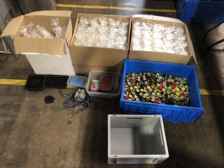 3X BOXES OF PLASTIC DRINK CUPS TO INCLUDE BAR DRIP TRAYS AND QTY OF PLASTIC FOOD AND DRINK TOKENS AND QTY OF BOTTLE CAPS IN ASSORTED COLOURS