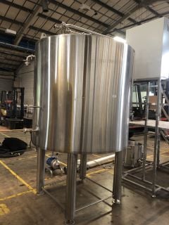 MASH TUN STAINLESS STEEL INSULATED WEDGE WIRE REMOVABLE FLOOR, TEMPERATURE PROBE, GIST HYDRATOR, 2X CIP SPRAY BALL, SPARGE ARM, 10BBL BEER TANK (APPROX DIMENSIONS:270CM H X 190CM DIA)