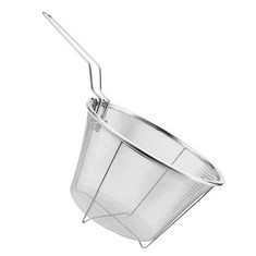 QUANTITY OF ASSORTED ITEMS TO INCLUDE HEMOTON STAINLESS STEEL DEEP FRY BASKET PASTA STRAINER BASKET MESH STRAINER NOODLE STRAINER ROUND WIRE MESH FRENCH CHIP FRYING BASKET RRP £360: LOCATION - RACK B