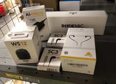 QUANTITY OF TECH & GAMING ITEMS TO INCLUDE RØDE SC3 3.5MM TRRS TO TRS ADAPTOR, MODEM: LOCATION - B