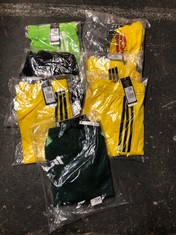 QUANTITY OF ITEMS TO INCLUDE ADIDAS IB8100 TIRO 23 SHO Y SHORTS UNISEX TEAM YELLOW OR TEAM COLLEG RED SIZE 1314: LOCATION - C RACK