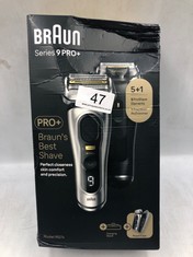 BRAUN SERIES 9 PRO+ ELECTRIC SHAVER FOR MEN, 5 PRO SHAVE ELEMENTS & PRECISION LONG HAIR PRO TRIMMER, POWERCASE, WET & DRY ELECTRIC RAZOR FOR MEN WITH 60 MIN RUNTIME, GIFTS FOR MEN, 9527S, SILVER.: LO