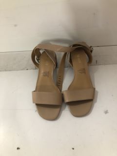 NINE WEST WIDE WEDGE HEELS - SIZE UK 5