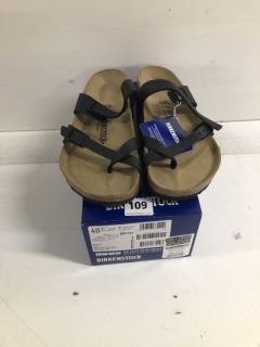 PAIR OF BIRKENSTOCK MAYARI SANDALS IN BLACK - SIZE UK 7