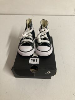 PAIR OF CONVERSE ALL STAR TRAINERS IN BLACK/WHITE - SIZE KIDS UK 4