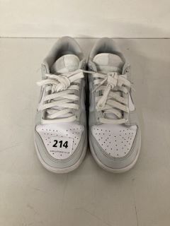 NIKE WHITE TRAINERS UK SIZE 5