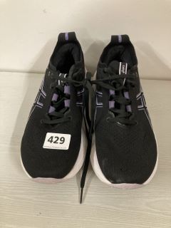 OASICS BLACK TRAINERS SIZE 5.5