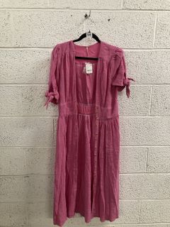 WOMEN'S DESIGNER DRESS IN PINK - SIZE M - RRP $108