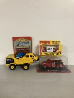 QTY OF ASSORTED VINTAGE COLLECTABLE METAL CARS TO INCLUDE 1905 JUBILEE TRAM DOUBLE DECKER