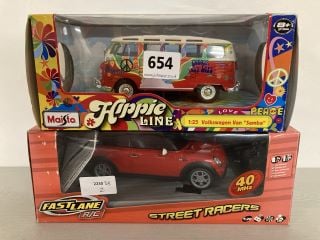 2 X ASSORTED COLLECTABLE METAL CARS TO INCLUDE MAISTO HIPPIE LINE 1:25VOLKWAGON VAN SAMBA