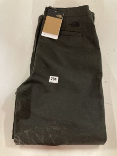 THE NORTH FACE TROUSERS IN GREY SIZE 30R