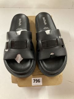 SCHUH SANDALS IN BLACK SIZE 7