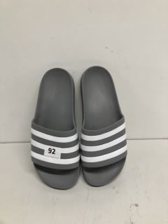 AIR OF ADIDAS CLASSIC STRIPED SLIDERS IN GREY - SIZE 8