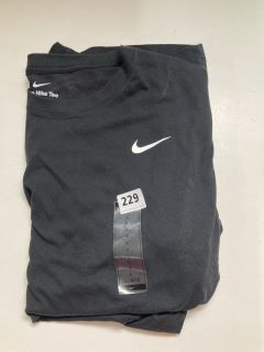 THE NIKE TEE (BLACK) SIZE:L