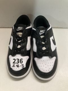 NIKE DUNK KIDS SIZE:8.5