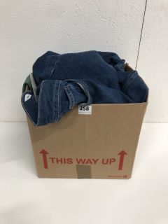 BOX OF ASSORTED CLOTHING INC JEANS, HOODIES