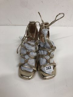 HIGH HEELED SANDALS SIZE:6