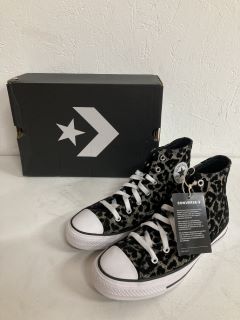 CONVERSE KIDS CANVAS SHOES SIZE 5