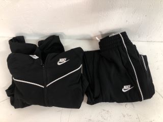 KIDS NIKE BLACK TRACKSUIT SIZE:L