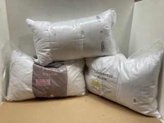 JOHN LEWIS & PARTNERS 3 X ASSORTED PILLOWS TO INCLUDE CLUSTER FIBRE SYNTHETIC PILLOW: LOCATION - AR1