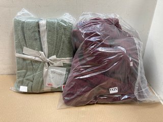 JOHN LEWIS & PARTNERS 2 X EGYPTIAN COTTON BATH ROBES IN BURGUNDY/SAGE GREEN - UK M/L: LOCATION - AR1