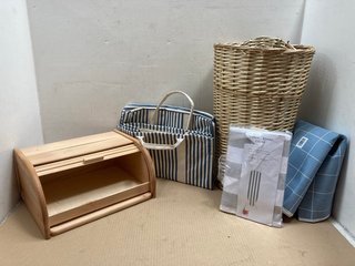 JOHN LEWIS & PARTNERS QTY OF ASSORTED HOUSEHOLD ITEMS TO INCLUDE WICKER ROUND LAUNDRY BASKET: LOCATION - AR2