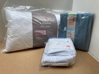 QTY OF ASSORTED JOHN LEWIS & PARTNERS ITEMS TO INCLUDE JOHN LEWIS & PARTNERS KINGSIZE EGYPTIAN COTTON DUVET COVER IN BLUE: LOCATION - AR2