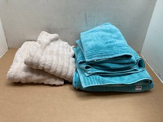 QTY OF ASSORTED JOHN LEWIS & PARTNERS TOWELS IN BEIGE & AQUA: LOCATION - AR3