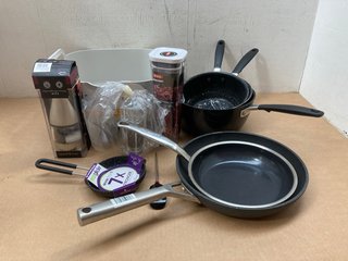 QTY OF ASSORTED KITCHEN ITEMS TO INCLUDE REBORN WASHING UP BOWL: LOCATION - AR5