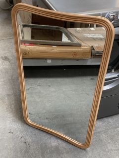 2 X ASSORTED LA REDOUTE HOMEWARE ITEMS TO INCLUDE SAKHARA RATTAN STYLE WALL MIRROR IN NATURAL - RRP £145: LOCATION - BR2