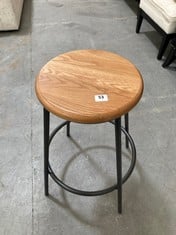 BASIC WOOD TOP BAR STOOL WITH METAL FRAME IN BLACK