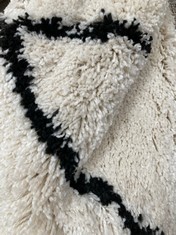 LA REDOUTE JIRAYA FRINGED BERBER STYLE RUG IN WHITE / BLACK - ITEM NO. GKM509 - RRP £375