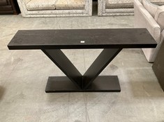 V-LEG DECORATIVE SIDEBOARD / TABLE IN BLACK