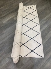 APPROX 200 X 300CM ROLLED RUG IN CREAM / BLACK PATTERN