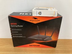 2 X ASSORTED ITEMS TO ITEMS TO INCLUDE NIGHTHAWK XR 300 WIFI AND PC ACCESSORY. (WITH BOX) [JPTC70401]