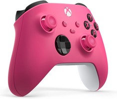 XBOX 4X ITEMS TO INCLUDE PINK XBOX CONTROLLER GAMING ACCESSORIES (ORIGINAL RRP - £196) IN PINK, WHITE,BLACK. (WITH BOX) [JPTC70228]