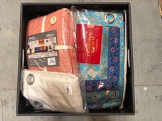 BOX OF ASSORTED HOUSEHOLD ITEMS TO INCLUDE TREATMENTEX CURTAIN PANELS TO INCLUDE MIRAGE COTTON THROW IN TERRACOTTA