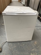 ESSENTIALS TABLE TOP FREEZER IN WHITE - MODEL NO. CTF34W18