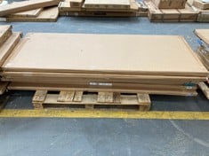 PALLET OF ASSORTED DOORS TO INCLUDE HARDWICK PRIMED FIRE DOOR IN LIGHT GREY (00023015, 00025392, 000263369) (KERBSIDE PALLET DELIVERY)