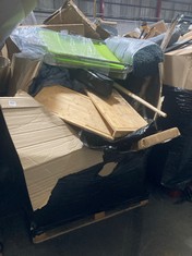 PALLET OF ASSORTED ITEMS TO INCLUDE FOLD OUT GARDEN / CAMPING CHAIR IN LIME GREEN (KERBSIDE PALLET DELIVERY)