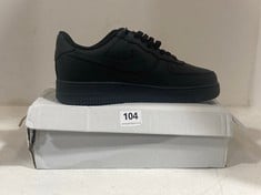 NIKE AIR FORCE 1 TRAINERS BLACK SIZE 8 RRP- £115