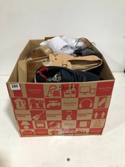 BOX OF ASSORTED FOOTWEAR TO INCLUDE NAVY/WHITE/RED TRAINERS SIZE 9