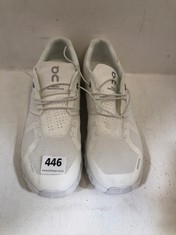 ON CLOUD 5 RUNNING TRAINERS WHITE SIZE 9.5 RRP- £195